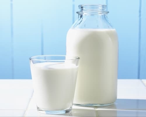 Sữa tươi và nước cốt chanh là bộ đôi trị thâm hiệu quả