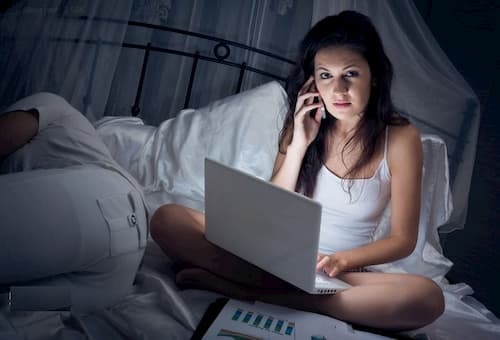 Bọng mắt là gì? Hiểu đúng để trị đúng! 2 Thức khuya liên tục cũng chính là nguyên nhân gây bọng mắt