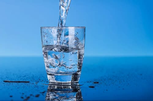 Uống nước để cung cấp độ ẩm cho da khỏe mạnh (Nguồn: Queensland Country Life)