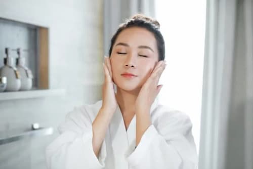 Bạn Đã Biết Mặt Nạ Ngủ Đắp Khi Nào Thì Tốt Nhất Chưa? 8 Có nên để mặt nạ ngủ qua đêm?