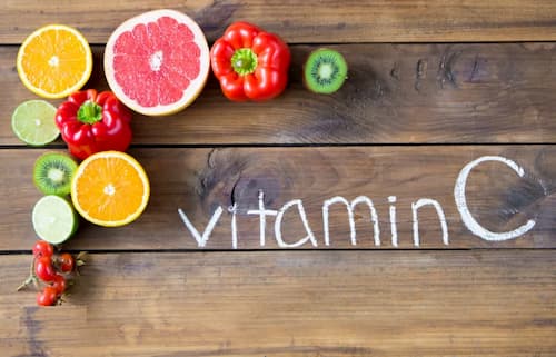 Mặt nạ ngủ trắng da là gì? Có tác dụng gì trong việc làm đẹp? 2 Vitamin C có nhiều trong các loại thực phẩm và được điều chế cho các sản phẩm dưỡng da