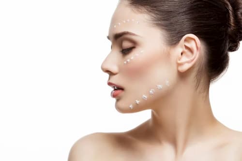 Mặt nạ giấy hay mặt nạ ngủ trị mụn tốt hơn? 2 Mặt nạ ngủ trị mụn giúp tái tạo da suốt đêm dài