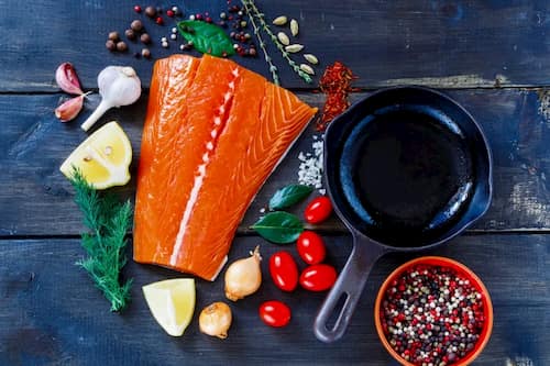 Bổ sung cá hồi mỗi tuần để đảm bảo cơ thể có đủ lượng omega-3