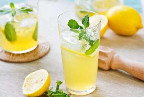 Vitamin C và chất chống oxy hóa kết hợp với nhau giúp chuyển hóa độc tố thành dạng hòa tan trong nước
