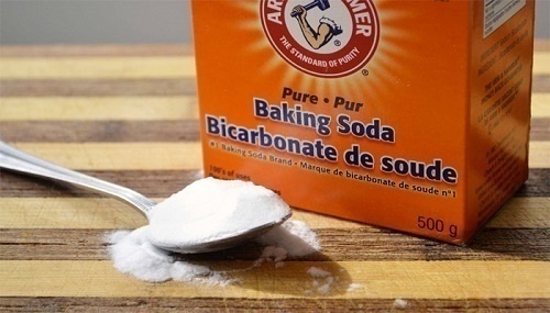 5 Cách Tẩy Tế Bào Chết Môi Hiệu Quả Ngay Tại Nhà 2 Tẩy TBC môi bằng baking soda