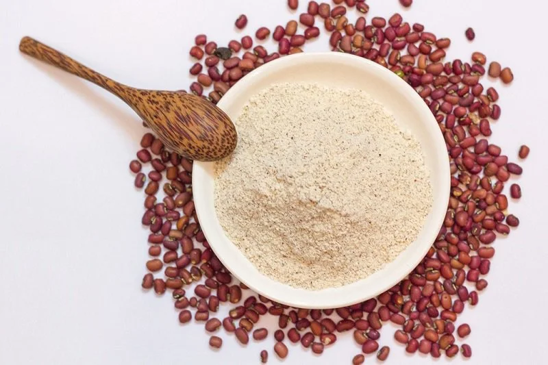 meo lam sang da mat2 1 Mẹo làm sáng da mặt với bột đậu đỏ