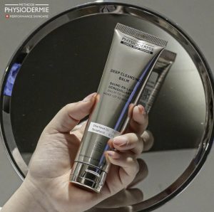 Skincare cho da dau mun an voi tay trang tao nhiet lam sach sau Deep Cleansing Balm