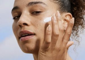 Tang cuong phuc hoi da bi ton thuong do Retinol voi kem duong am