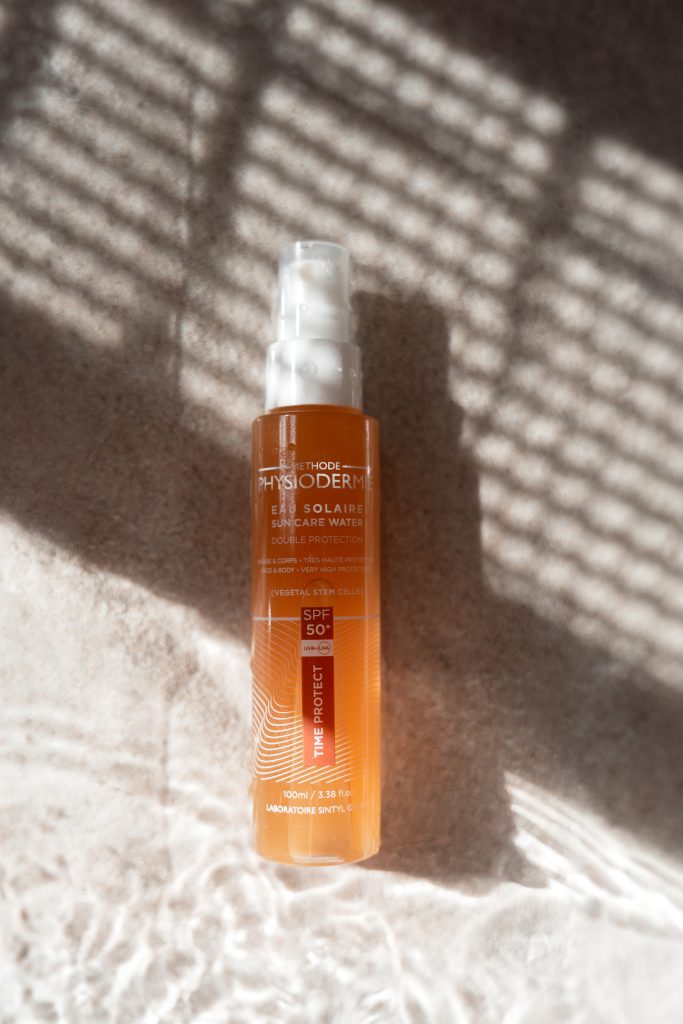 Xit chong nang Sun Care Water SPF50+