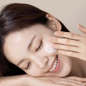 Chon kem chong nang co ket cau mong nhe danh cho da nhay cam