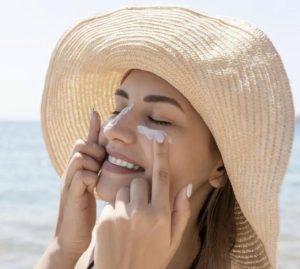 Lan da nam do lao hoa dung quen boi kem chong nang thuong xuyen