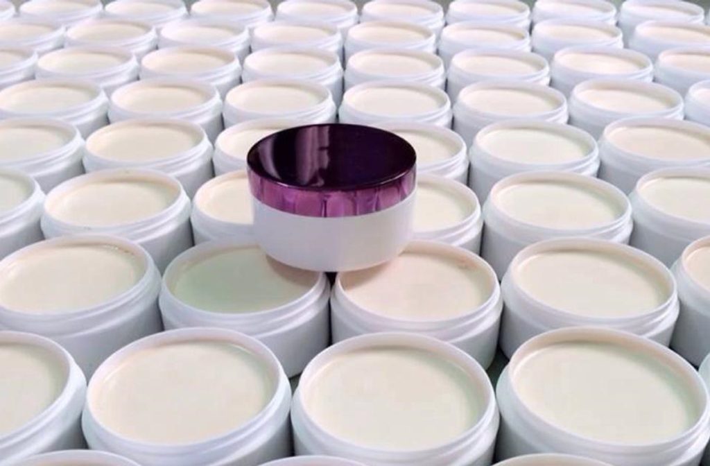 nhung nguy hiem tiem tang tu kem tron 2 1577672616121594390261 kem-tron-chua-corticoid