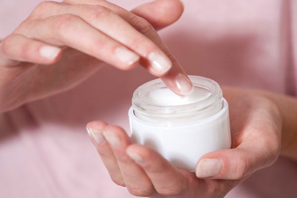 su dung kem duong am 86f153457cef4450b854e1e85e873660 grande my-pham-chua-corticoid-co-hai-cho-da